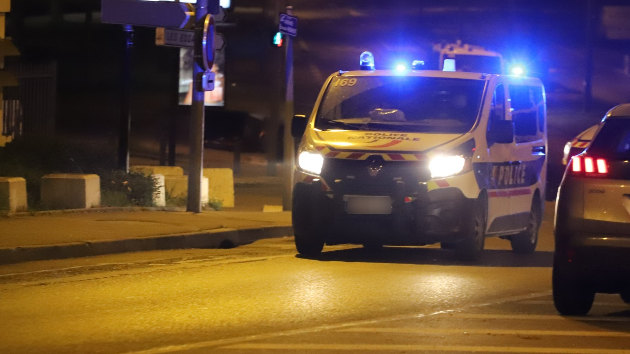 Près de Lyon un couvre feu instauré pour les mineurs à Sathonay Village