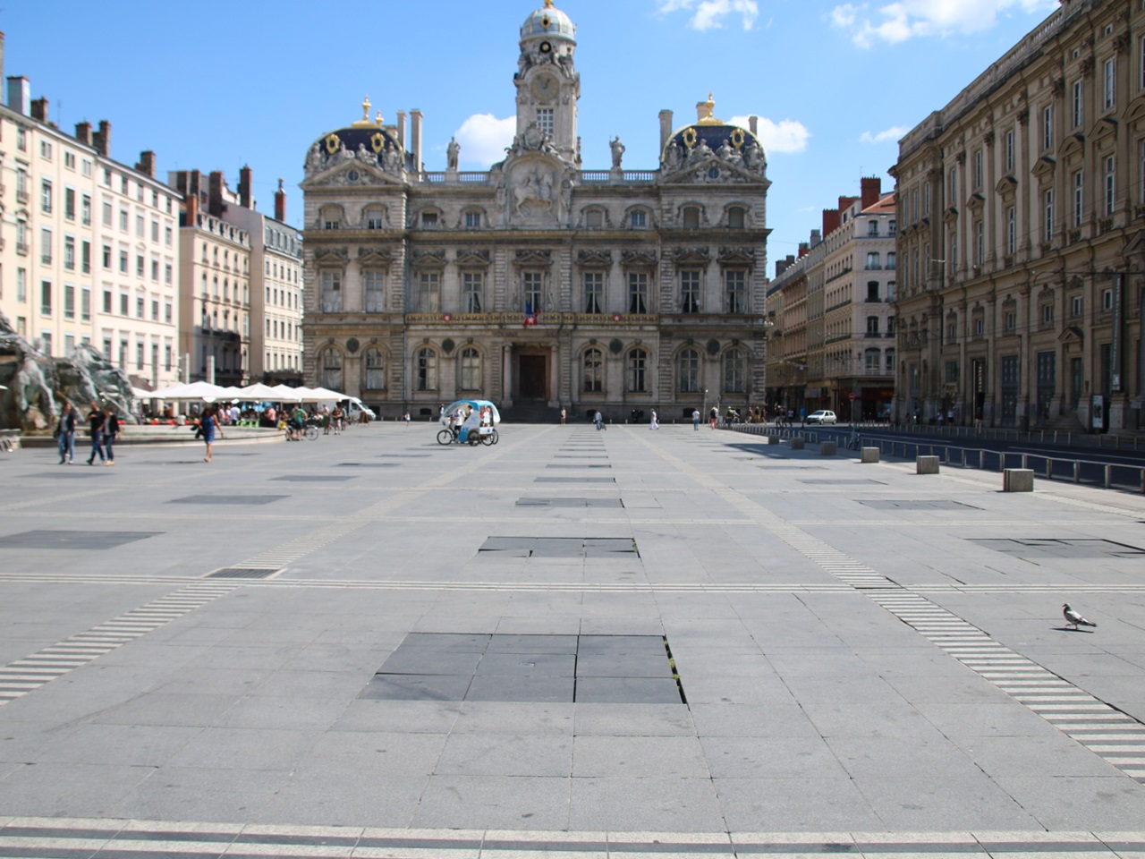 Place. Ville de Lyon на арке фото. Cathen place. Which place.