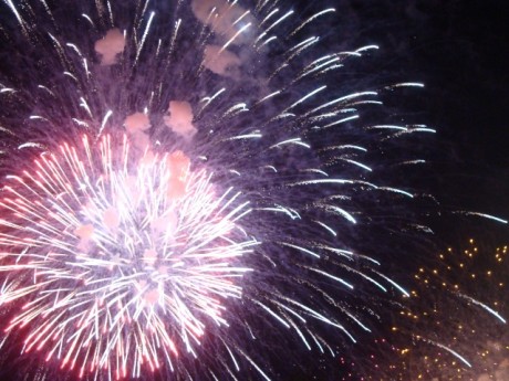 Pres De Lyon Un Feu D Artifice Geant Tire Ce Samedi Soir