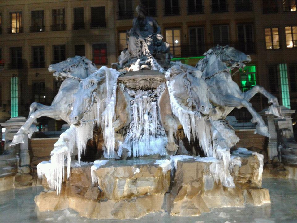 Mais pourquoi à Lyon la fontaine Bartholdi représente la Garonne ?