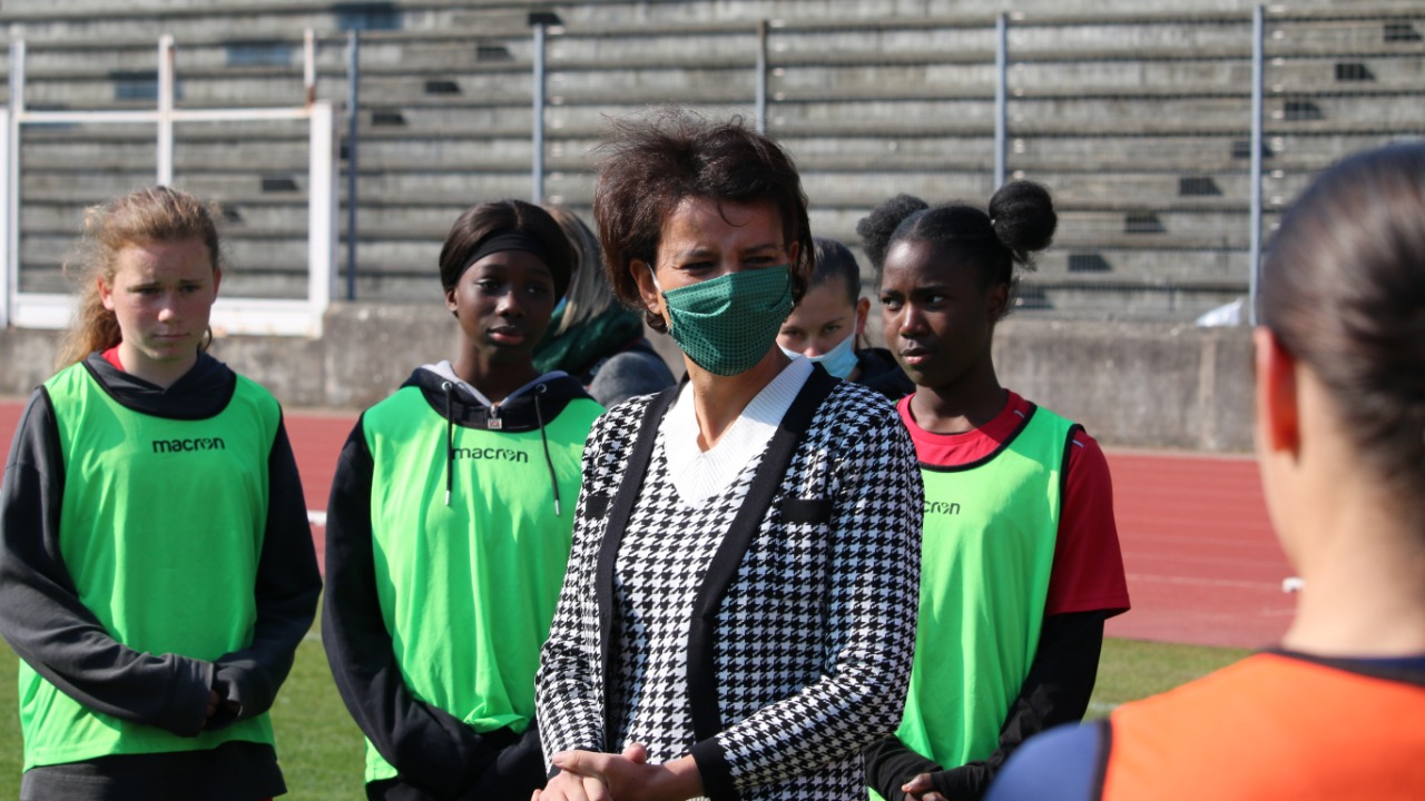 Najat Vallaud-Belkacem takes the temperature of the Duchère in Lyon