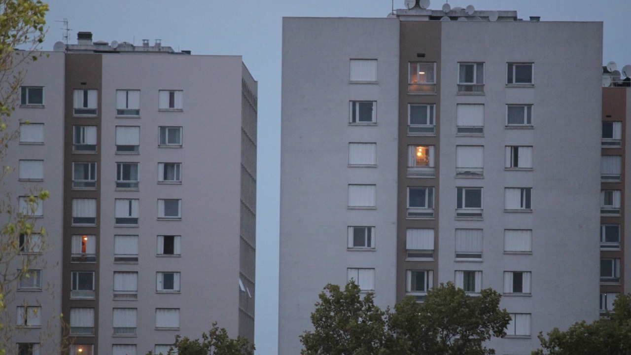 Lyon Un Enfant Tombe Du Sixieme Etage Son Pronostic Vital Engage