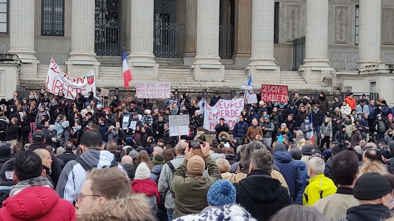 the health anti-pass accuse the Rhône prefecture of “invisibilizing” their processions