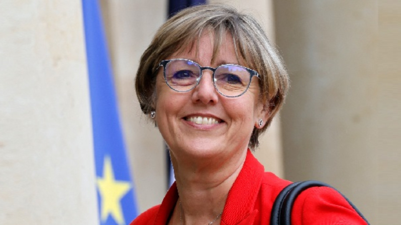 Vie étudiante : La Ministre De L'Enseignement Supérieur Sylvie ...