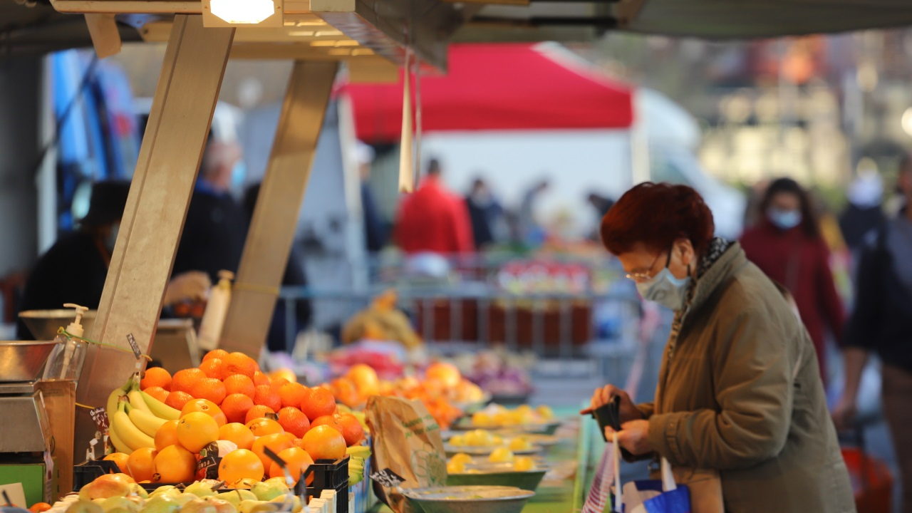 the Marché du Goût invades Place Bellecour this Wednesday