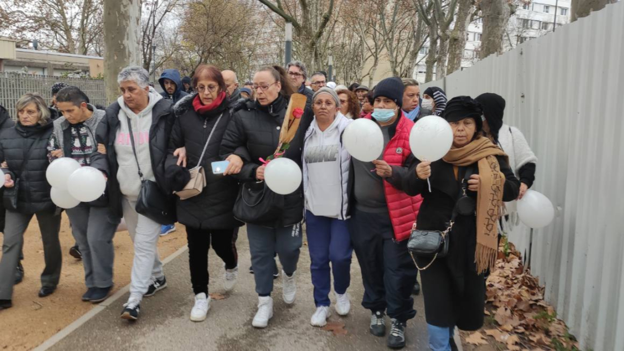 Vaulx-en-Velin : Poignante Minute De Silence Lors De La Marche Blanche ...