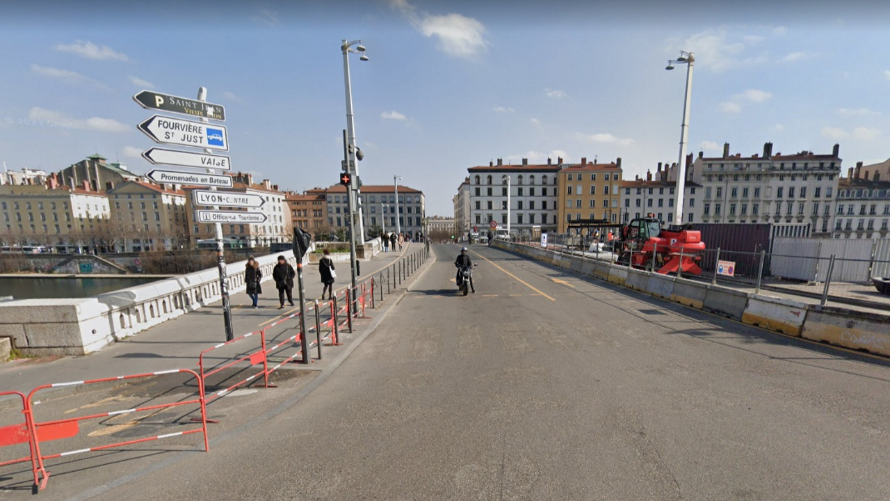 The Renovation of Bonaparte Bridge: Closure of Automobile Traffic and Maintained Access for Pedestrians and Cyclists