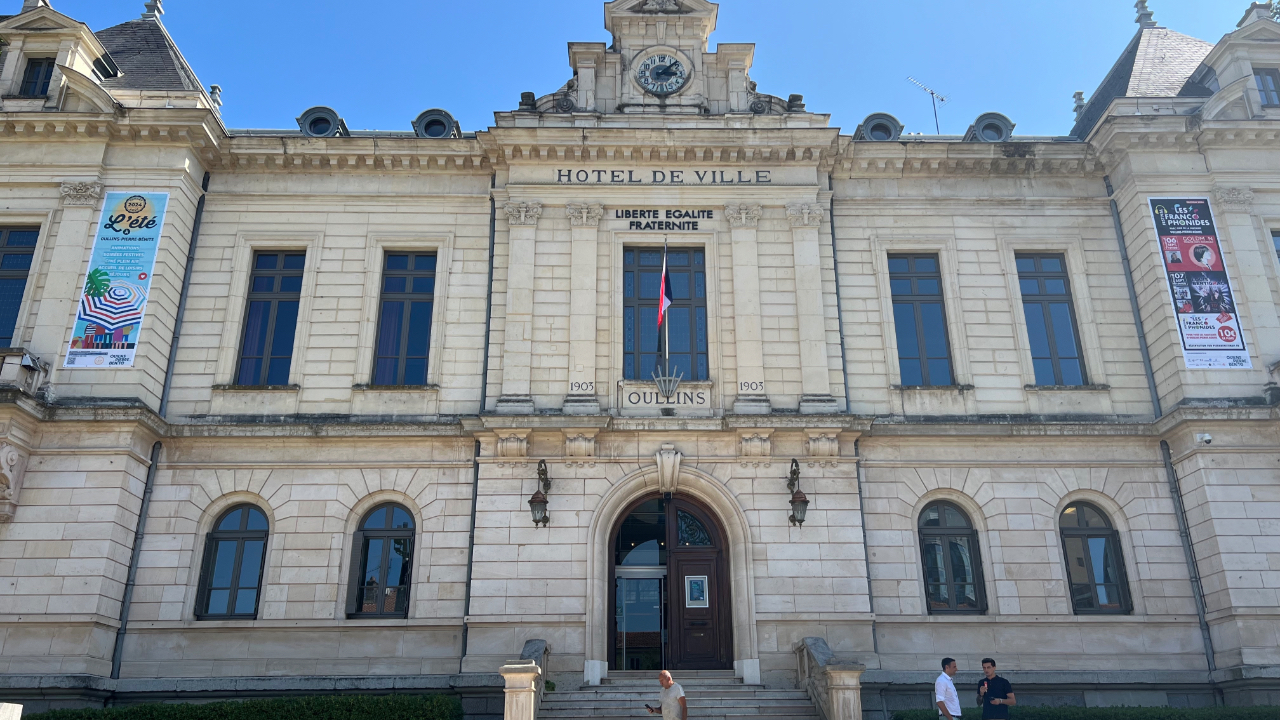 The town hall of Oullins Pierre-Bénite is going out on education for the beginning of the school year