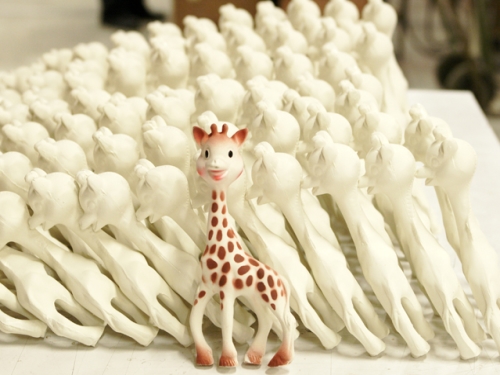 C Est Aujourd Hui Le 50e Anniversaire De Sophie La Girafe