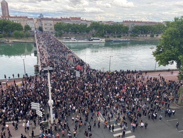 Racisme Dans La Police Plusieurs Milliers De Personnes Manifestent Lyon