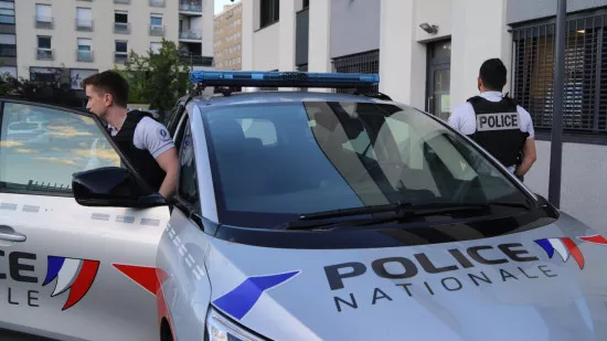Près de Lyon : les gérants d'auto-écoles vendaient des faux permis de  conduire