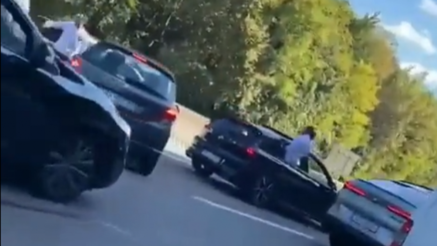 Pres De Lyon Un Cortege S Arrete Sur La M6 Et Bloque La Circulation Avant Fourviere Video