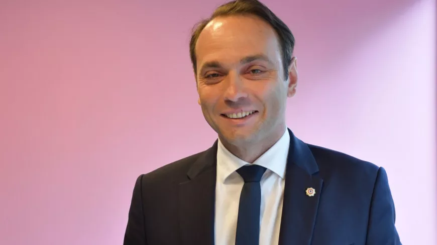 Jérémie Bréaud (LR) : "Emmanuel Macron donne l'impression d'un enfant gâté qui vient de casser son jouet"